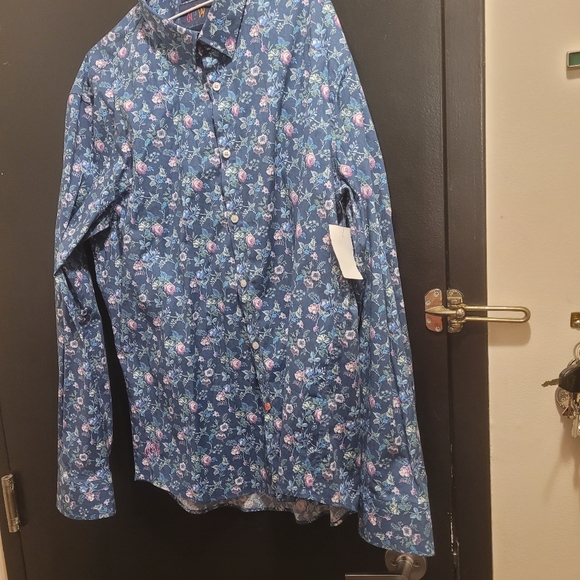 Man's Shirt - Picture 4 of 7